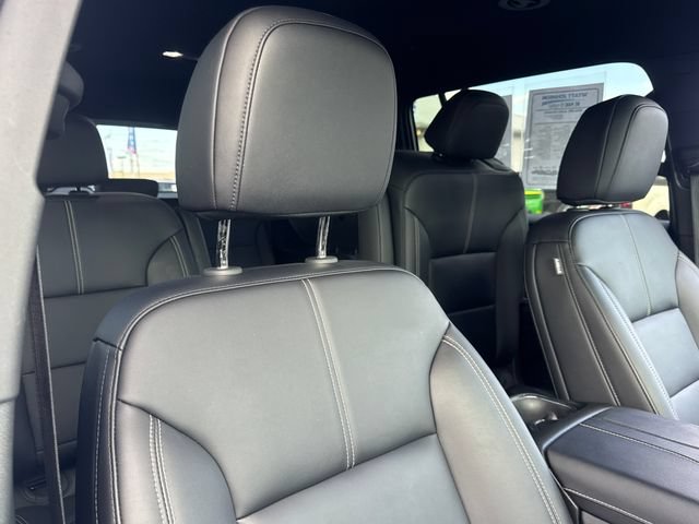 Used 2026 GMC Acadia Elevation w/ Elevation Premium Package FWD image 30