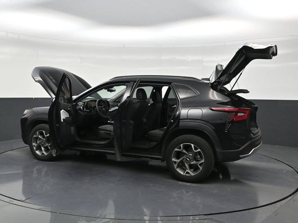 Used 2025 Chevrolet Trax LT FWD image 31