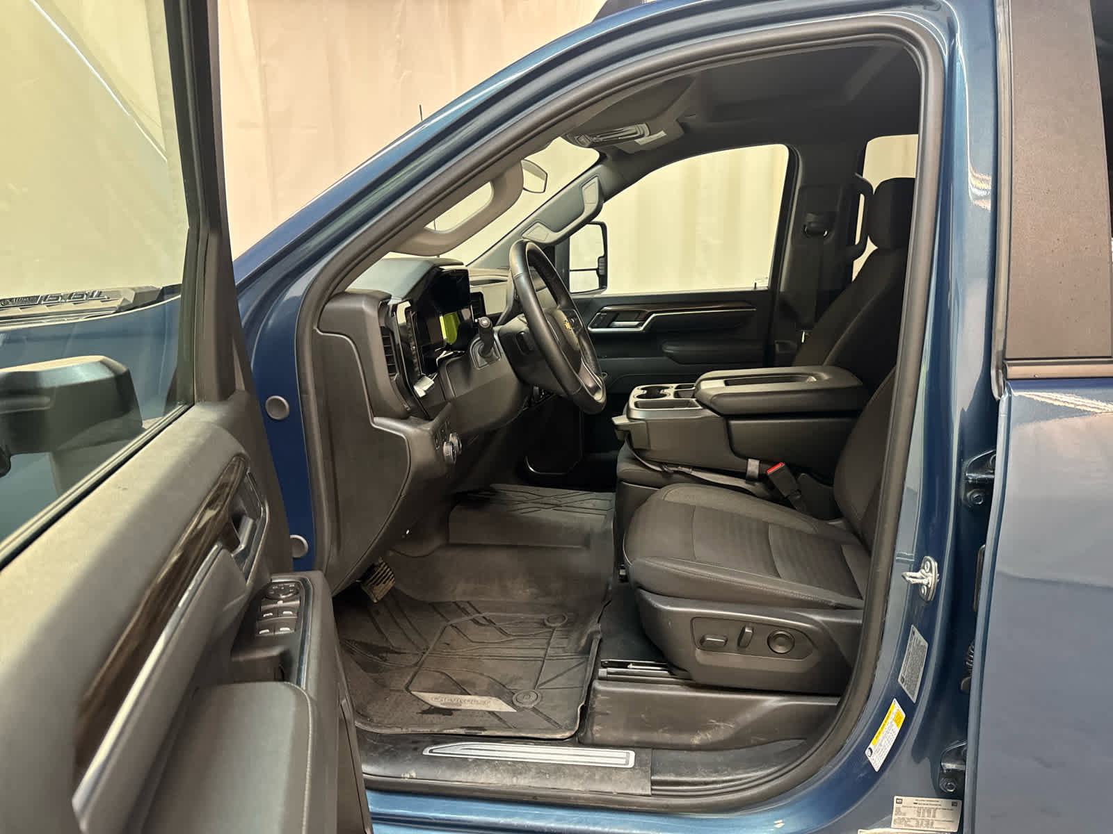 Certified 2025 Chevrolet Silverado 2500 LT w/ Convenience Package image 13