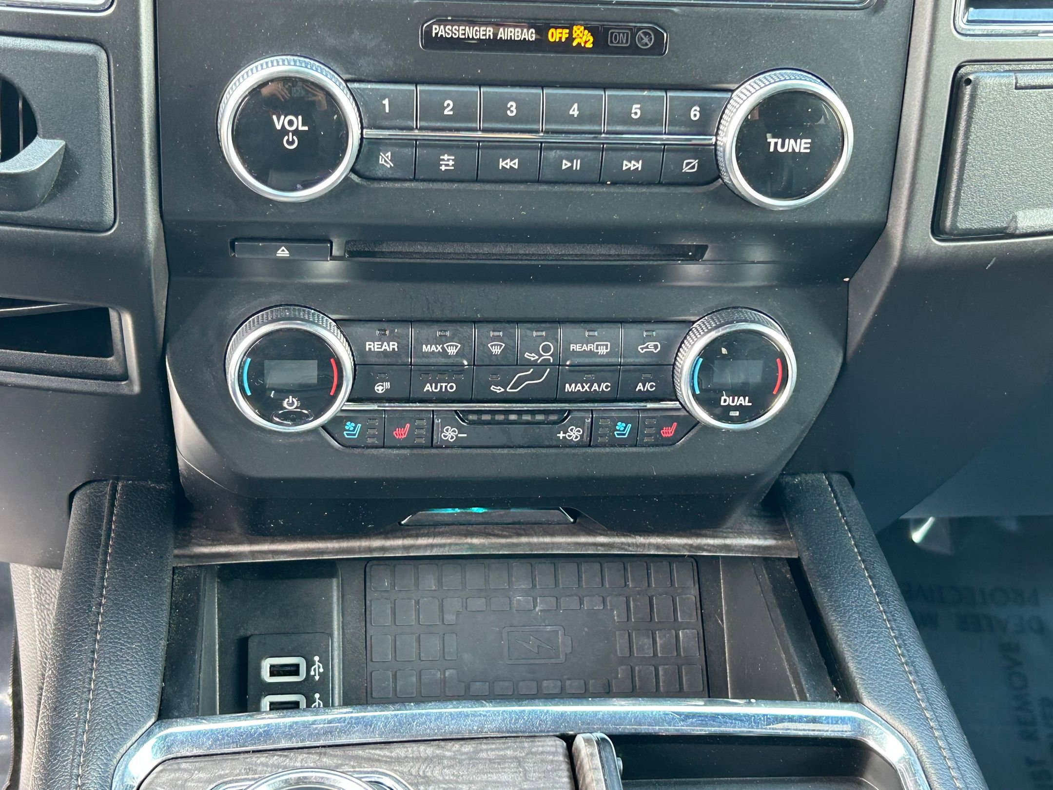 Used 2018 Ford Expedition Limited w/ Equipment Group 301A AWD/4WD image 23