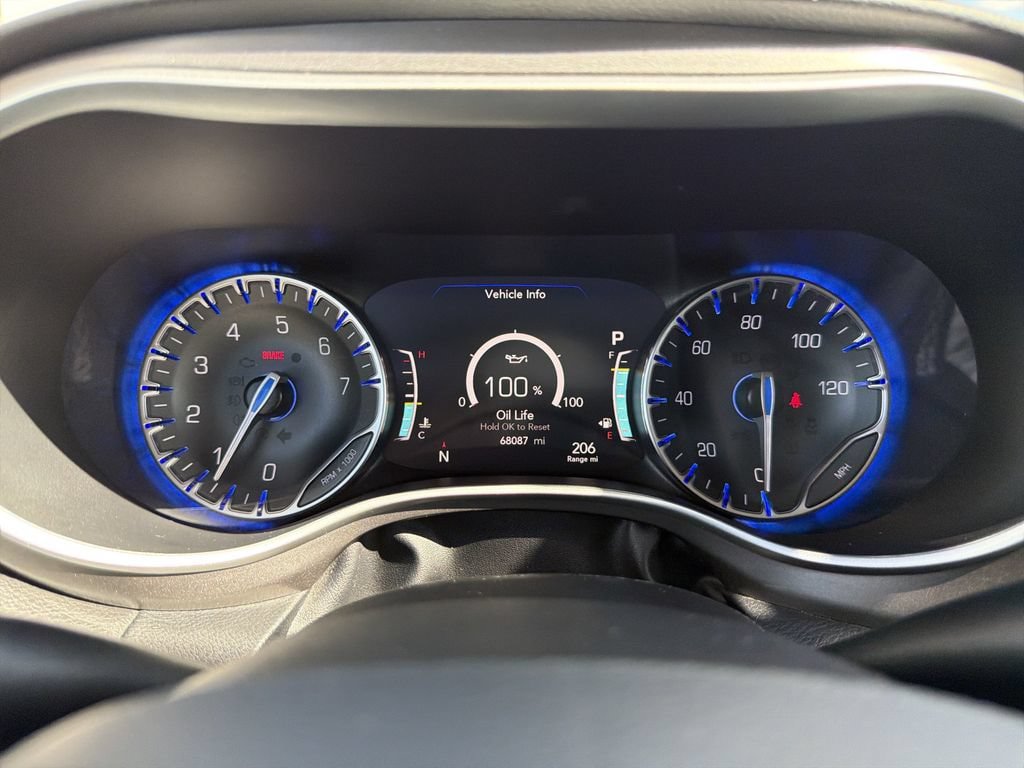 Used 2024 Chrysler Pacifica Touring-L FWD image 33