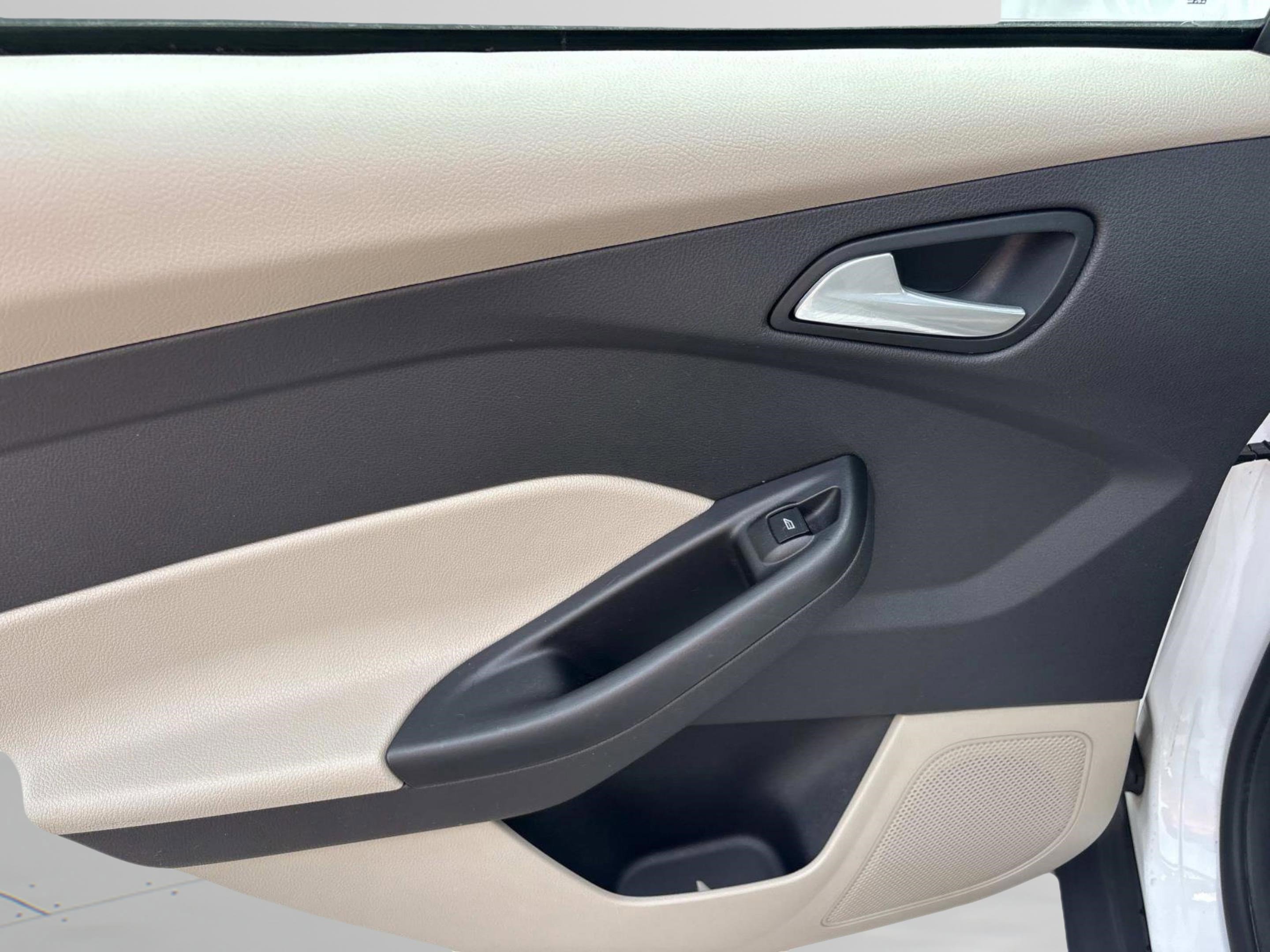Used 2015 Ford Focus SE FWD image 15