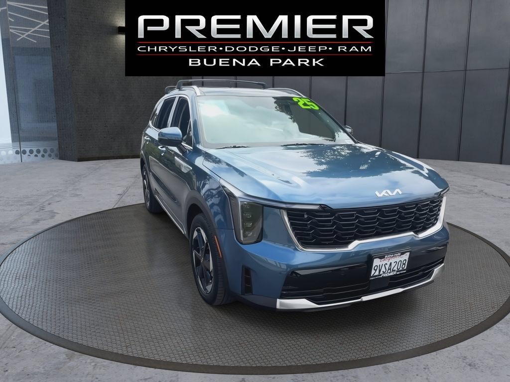 Used 2025 Kia Sorento EX w/ EX Panoramic Sunroof Package FWD image 2