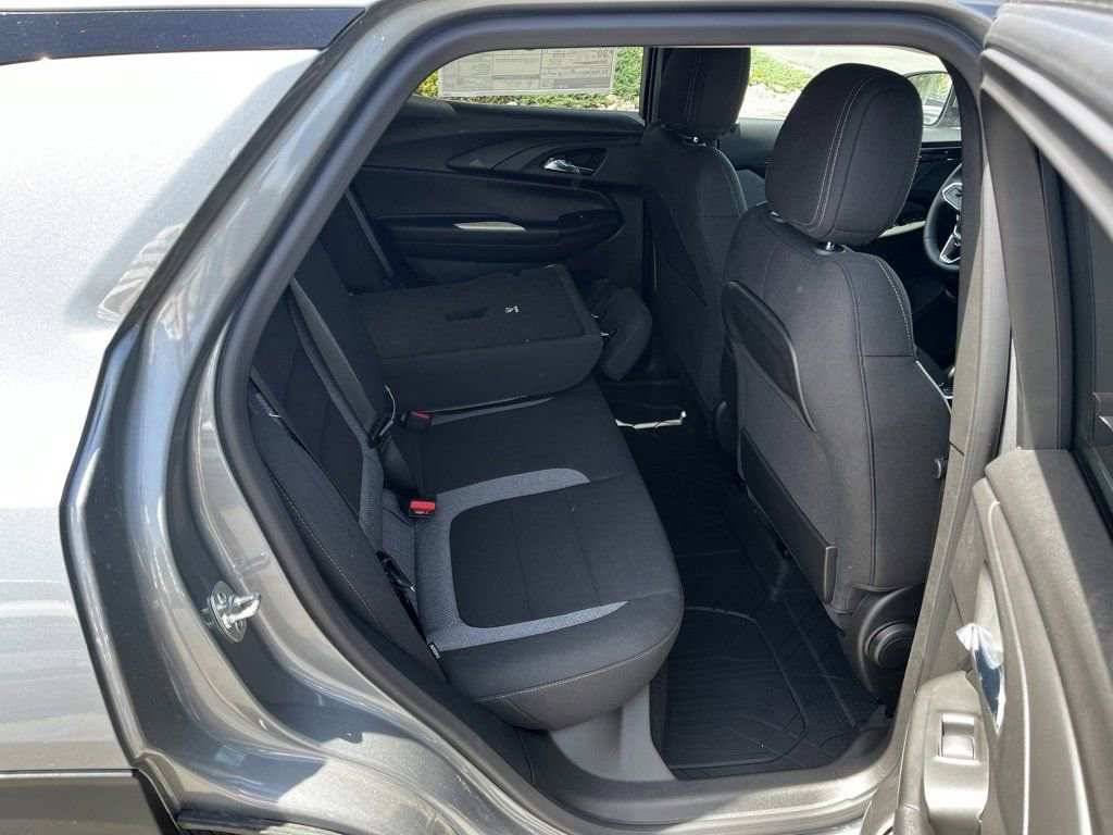 New 2025 Chevrolet TrailBlazer LT w/ LT Cold Weather Package FWD image 32