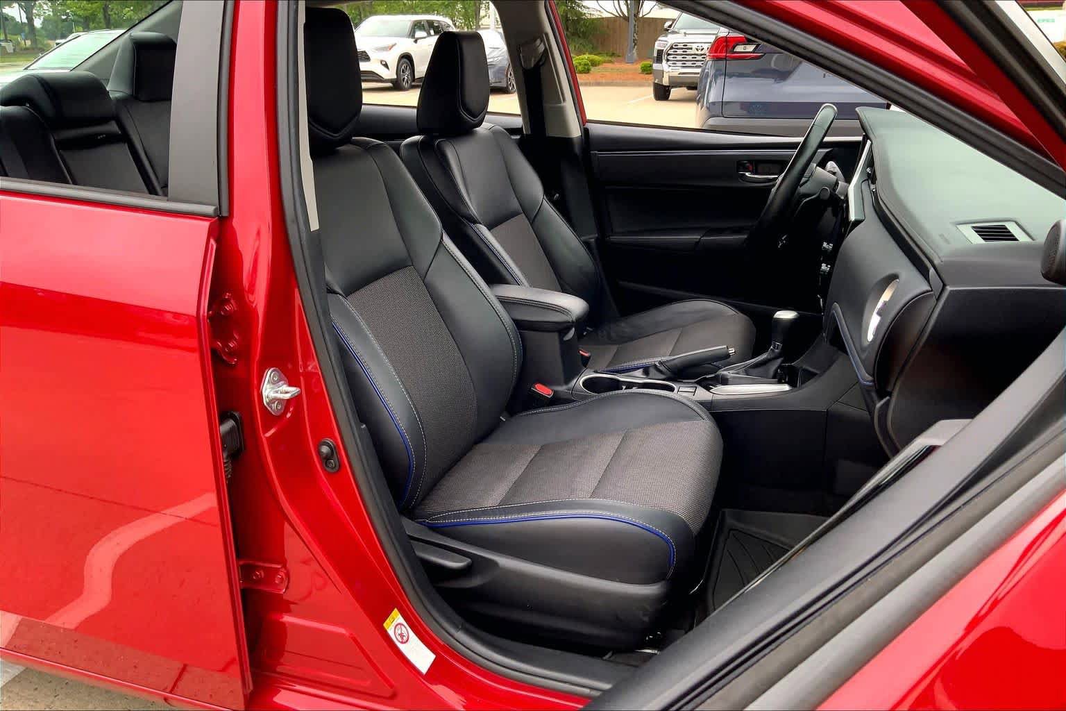 Used 2017 Toyota Corolla SE w/ Carpet Mat Package (TMS) FWD image 9