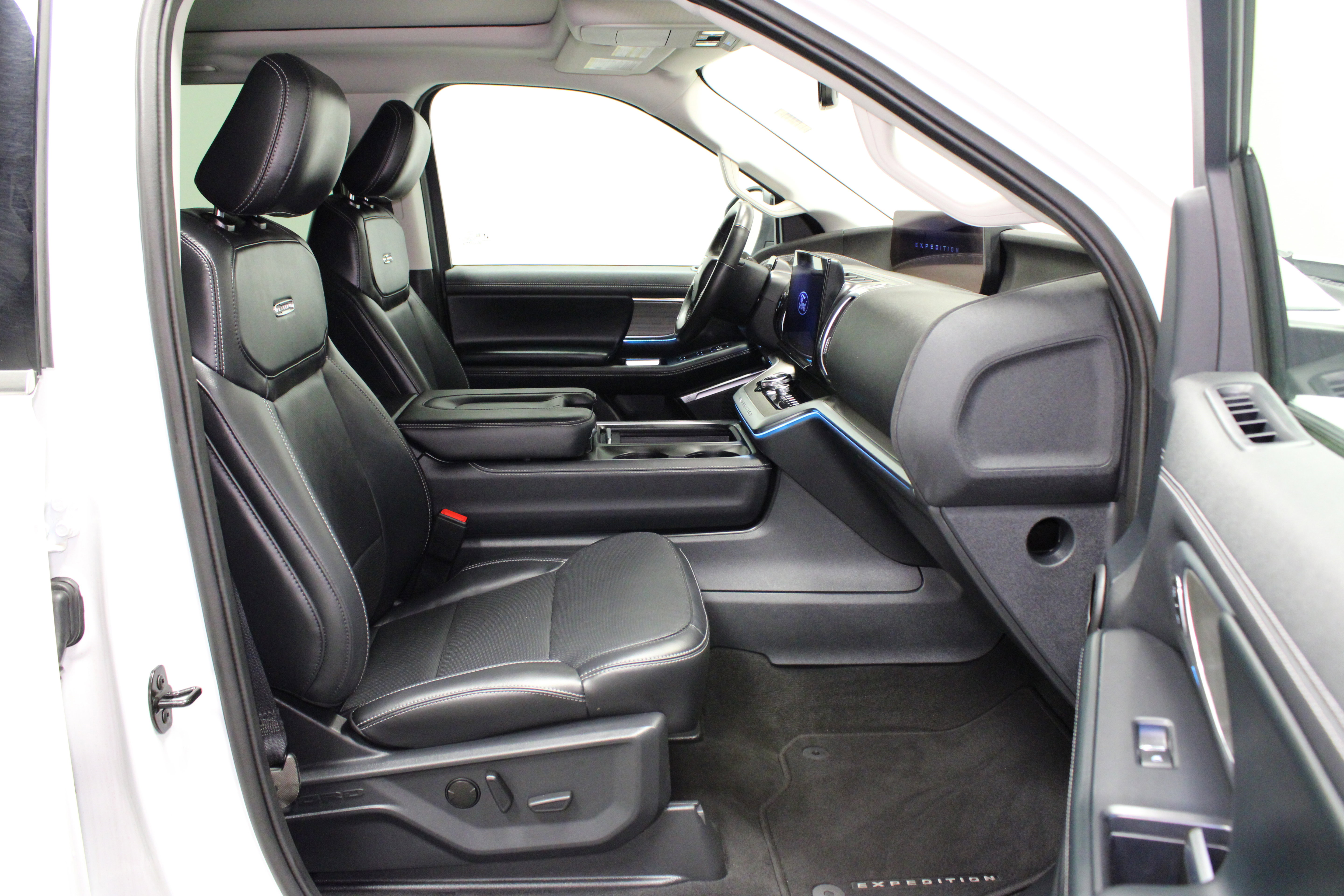 Used 2025 Ford Expedition Max Platinum AWD/4WD image 18
