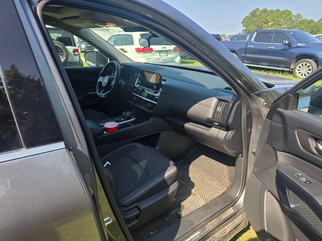Used 2024 Nissan Pathfinder SV w/ SV Premium Package FWD image 46