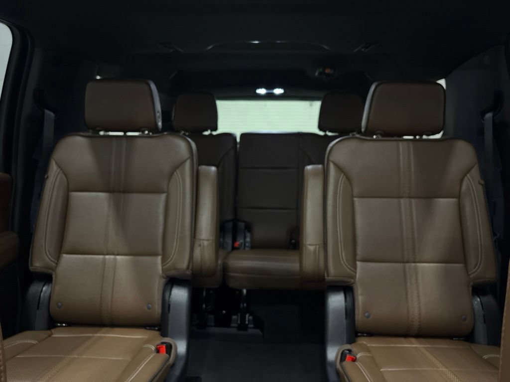 Used 2025 Chevrolet Suburban High Country AWD/4WD image 29