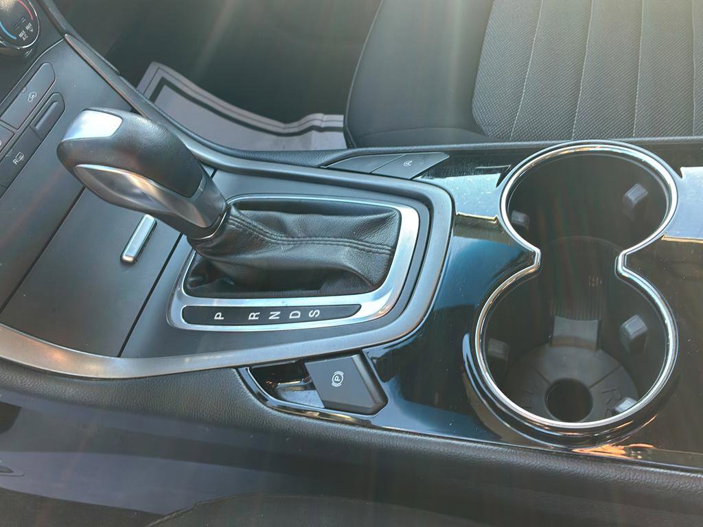 Used 2018 Ford Edge SE image 24