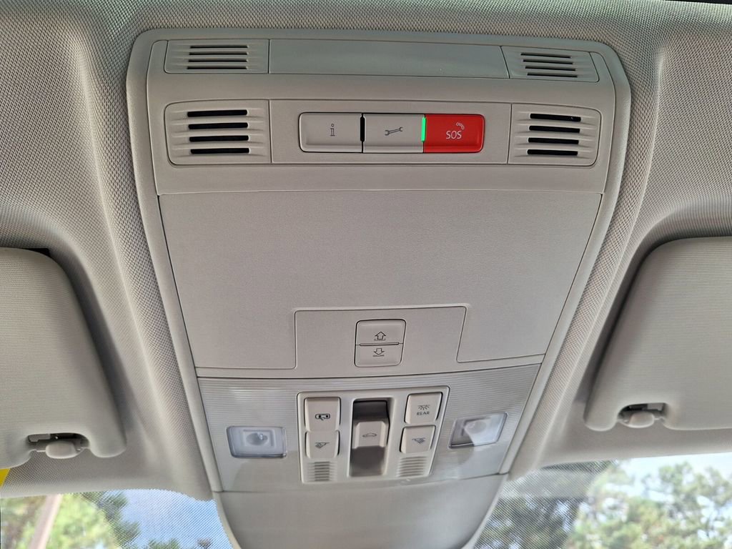 New 2025 Volkswagen Taos SE image 18