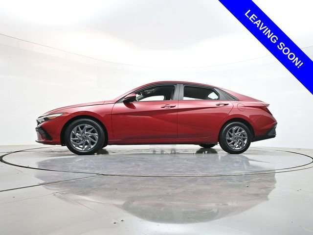 Used 2024 Hyundai Elantra SEL FWD image 29
