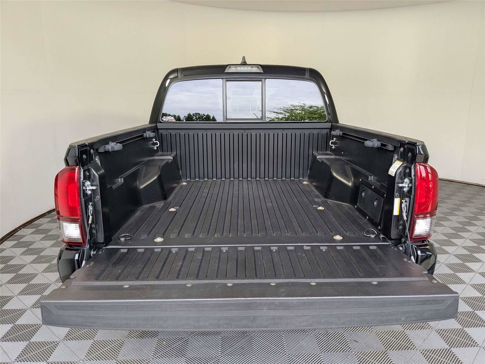 Used 2022 Toyota Tacoma SR RWD image 7