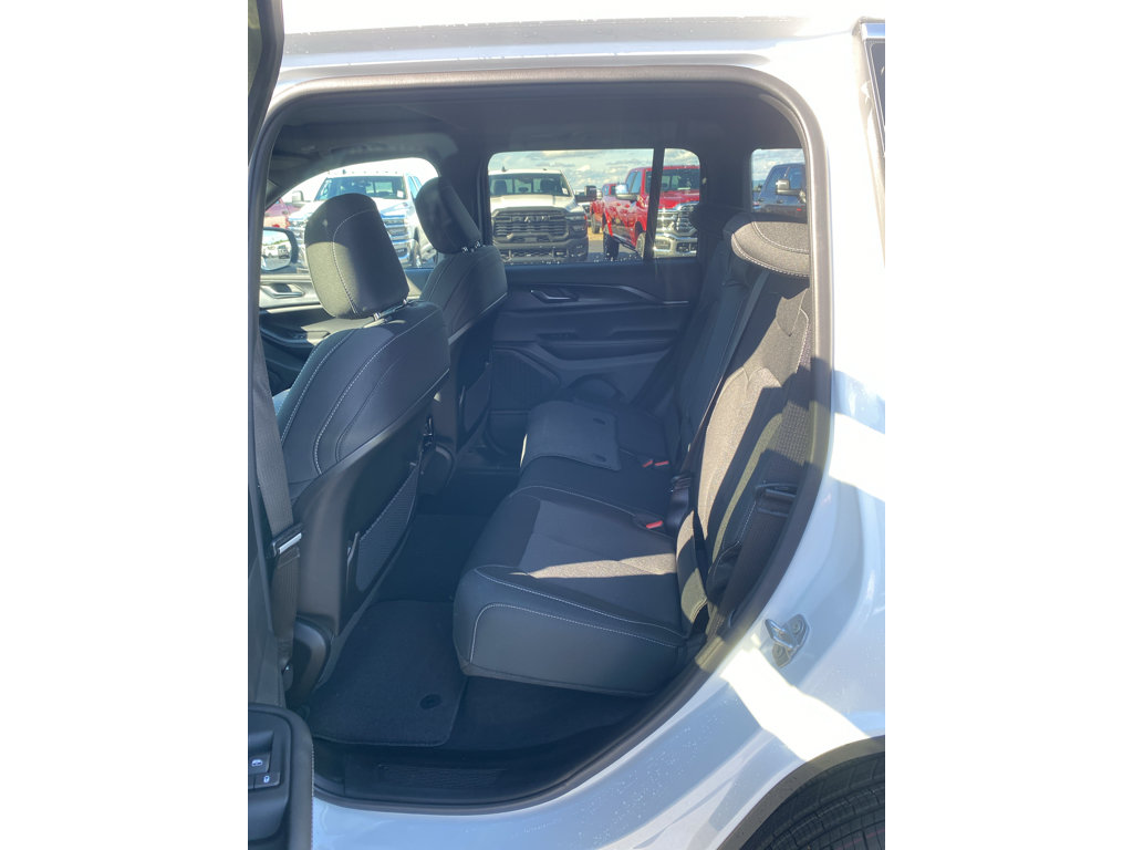 New 2027 Jeep Grand Cherokee Laredo X AWD/4WD image 15