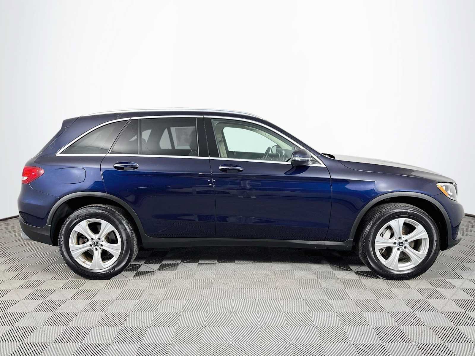 Used 2017 Mercedes-Benz GLC 300 4MATIC image 4