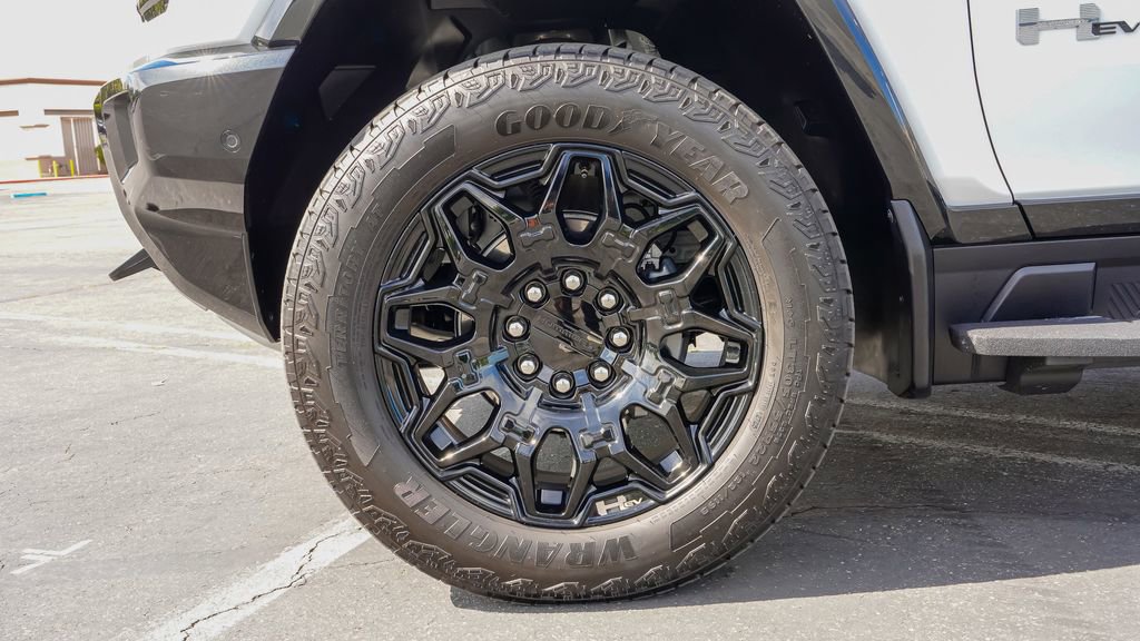 Used 2026 GMC Hummer EV SUV image 9