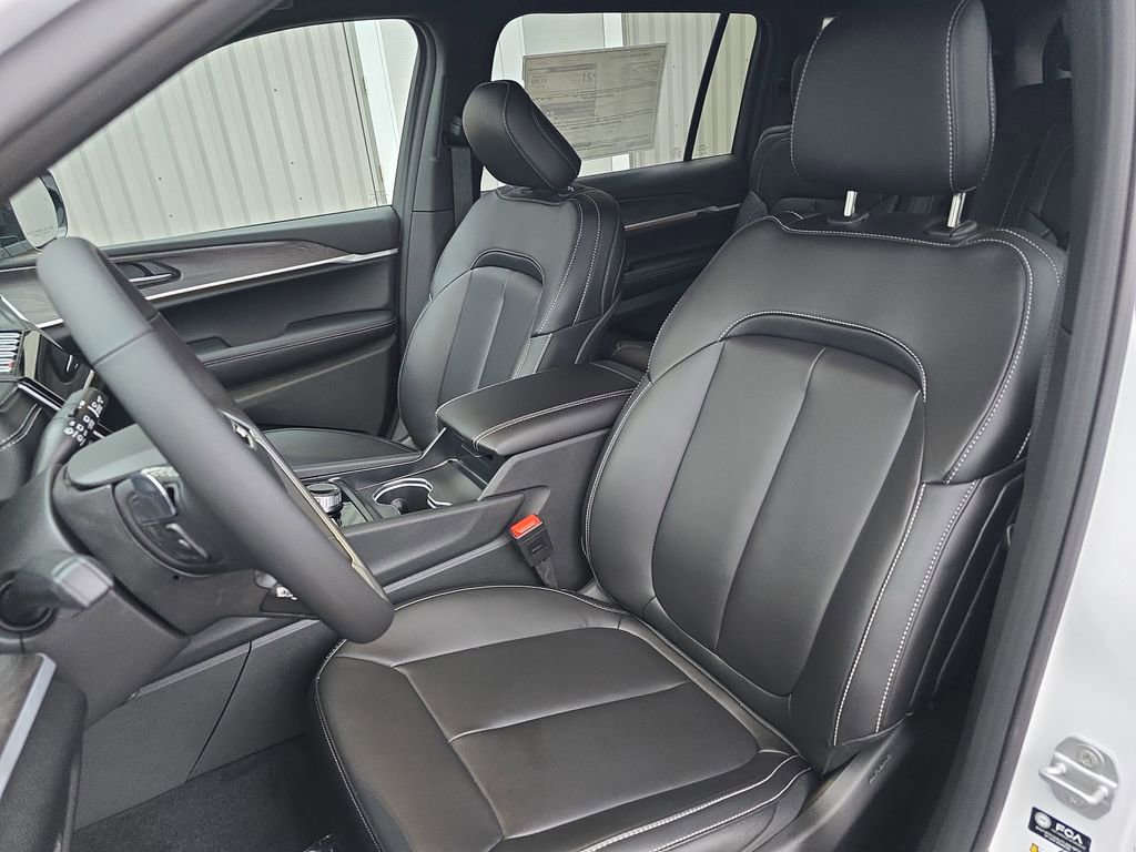 New 2025 Jeep Grand Cherokee L Limited w/ MOPAR Finishing Package image 17