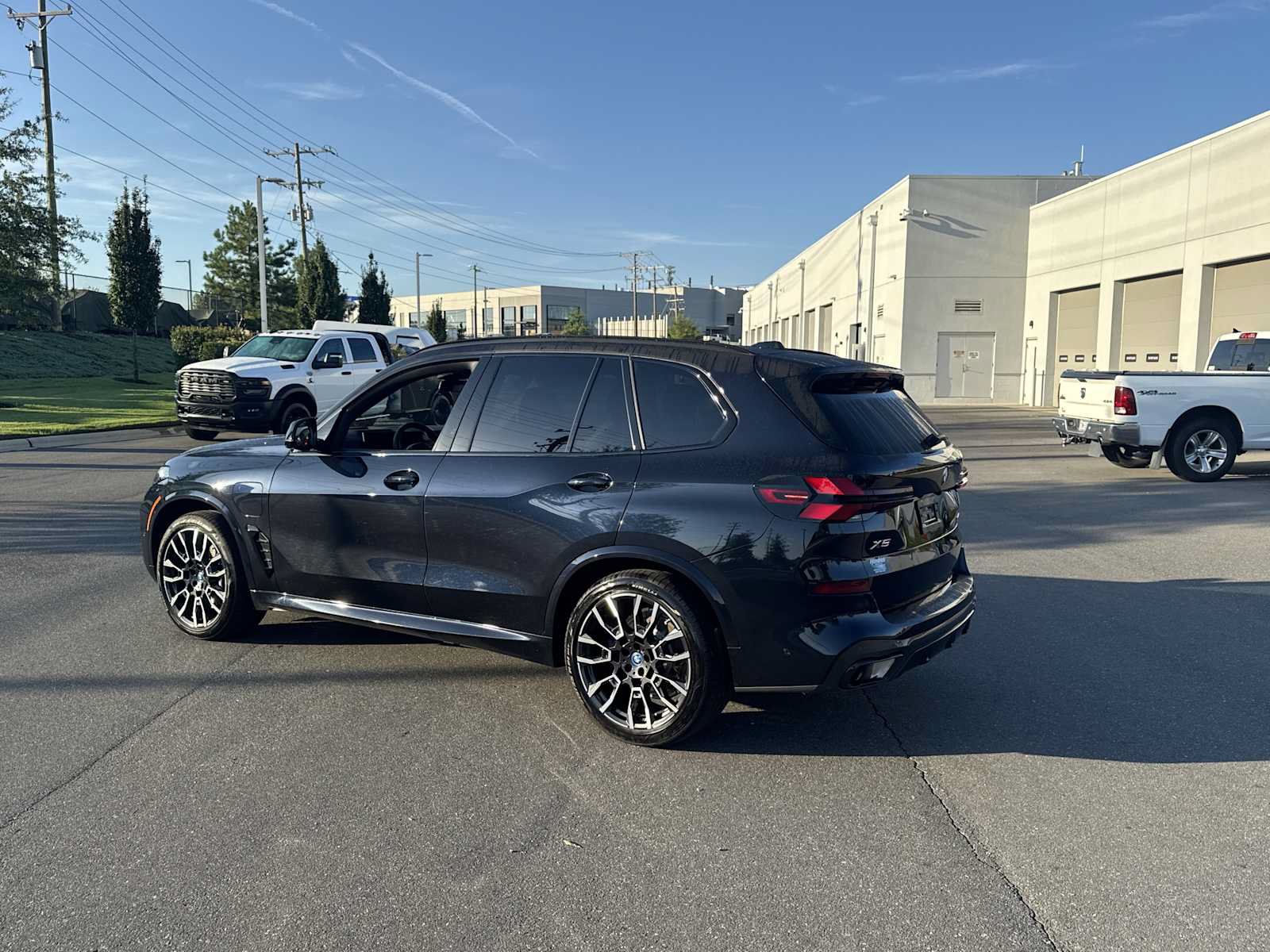 Used 2025 BMW X5 xDrive50e w/ M Sport Package AWD/4WD image 8