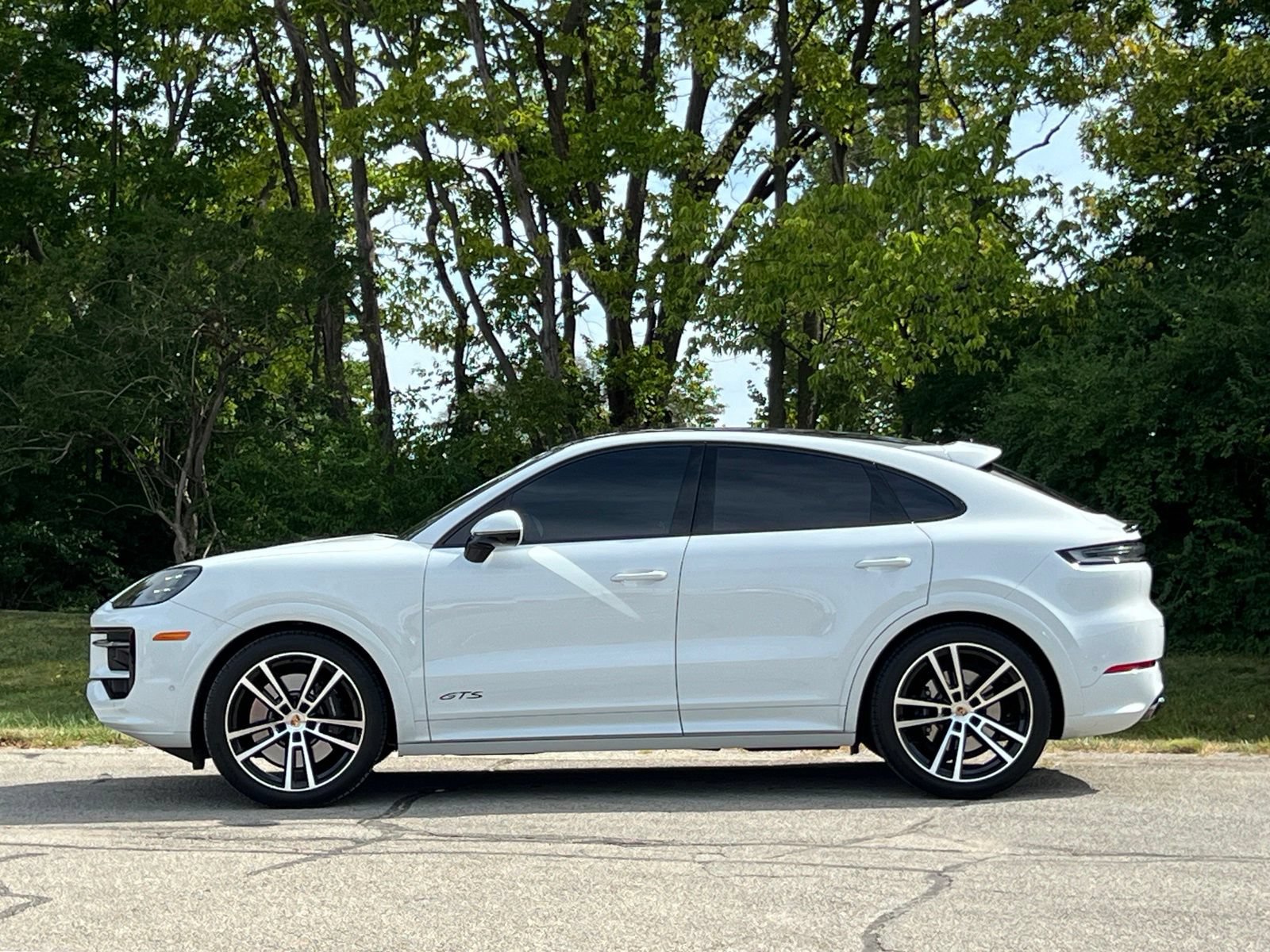Certified 2025 Porsche Cayenne GTS AWD/4WD image 2