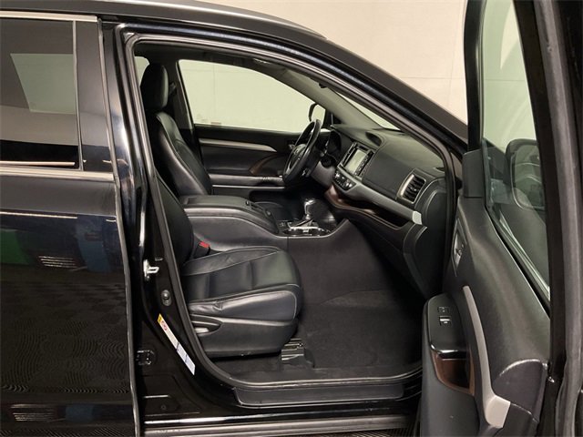 Used 2015 Toyota Highlander XLE image 31