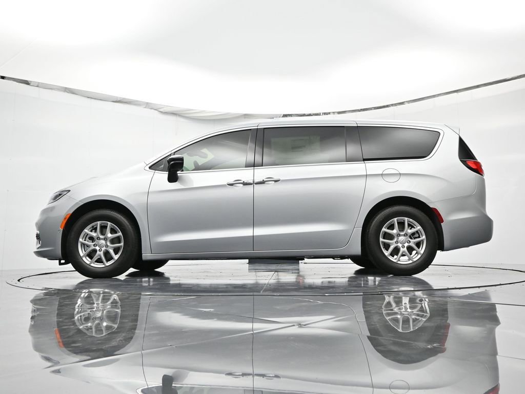 New 2026 Chrysler Pacifica Select FWD image 40