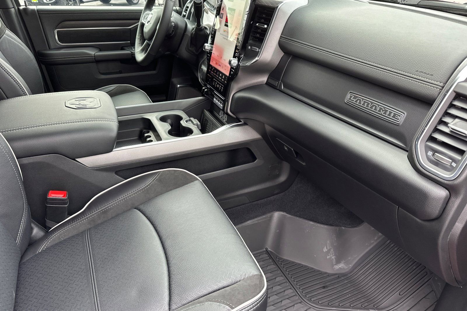 New 2026 RAM 3500 Laramie AWD/4WD image 18