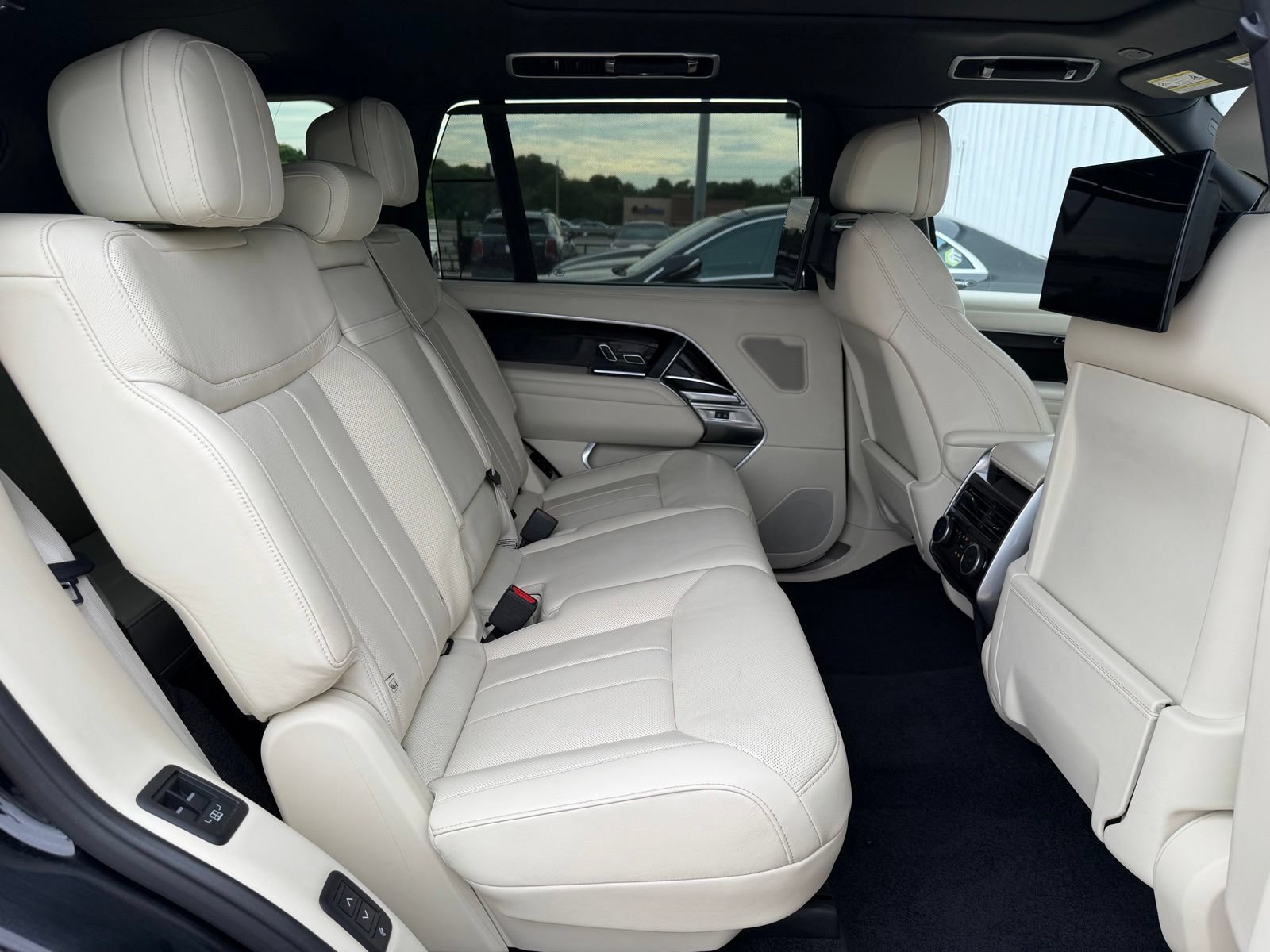 Used 2023 Land Rover Range Rover Long Wheelbase Autobiography AWD/4WD image 27
