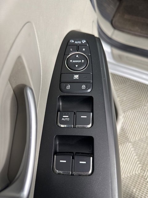 Used 2016 Kia Sedona LX image 24