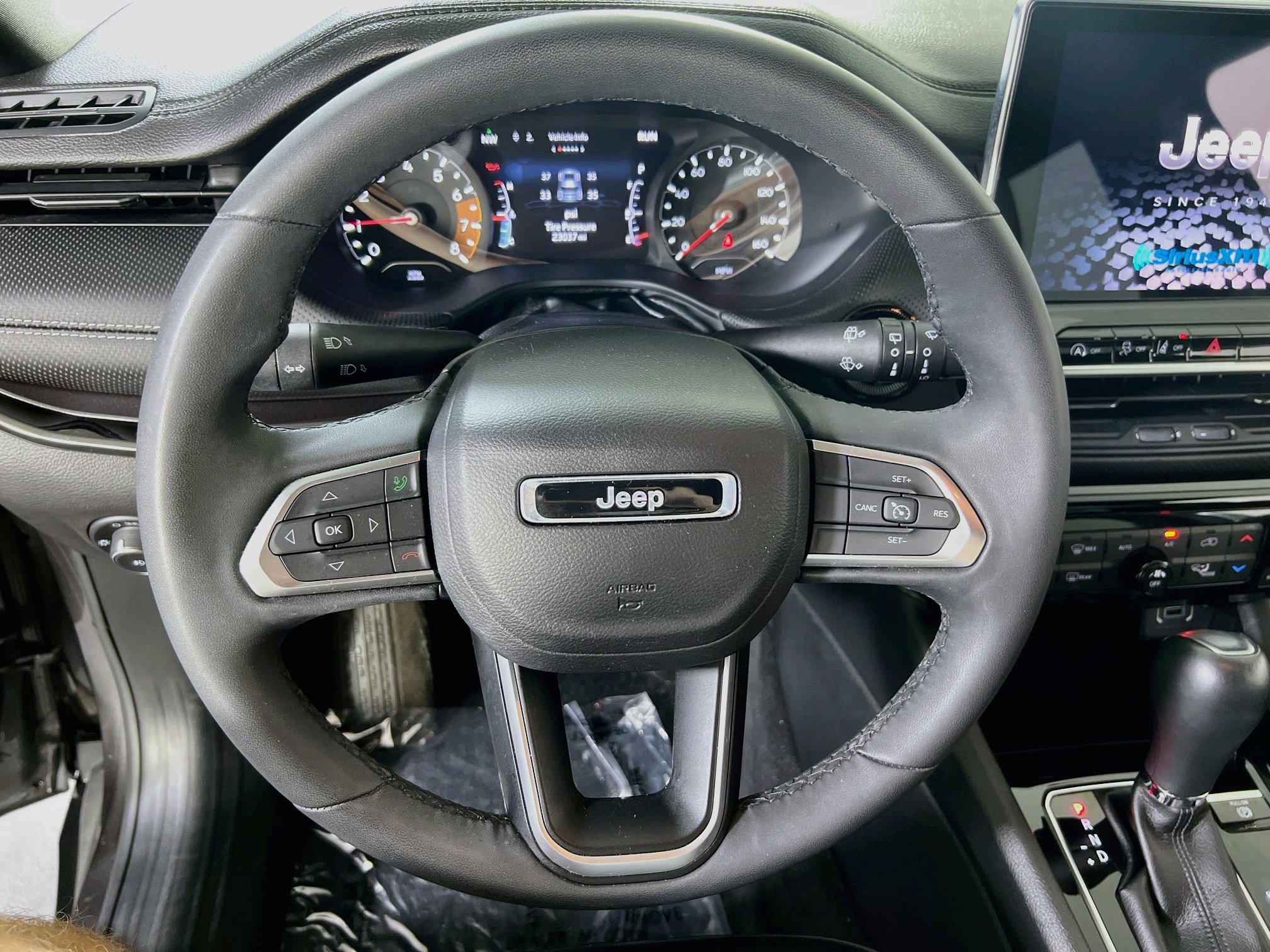 Used 2023 Jeep Compass Latitude w/ Convenience Group AWD/4WD image 11