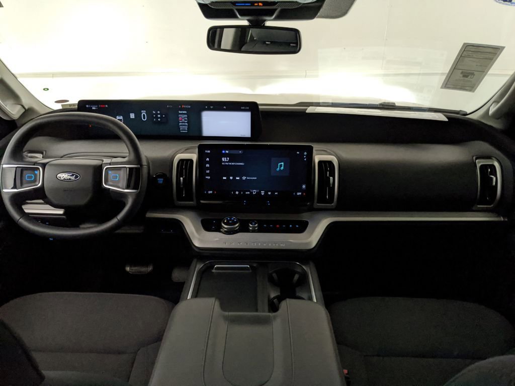 New 2025 Ford Expedition Active image 13