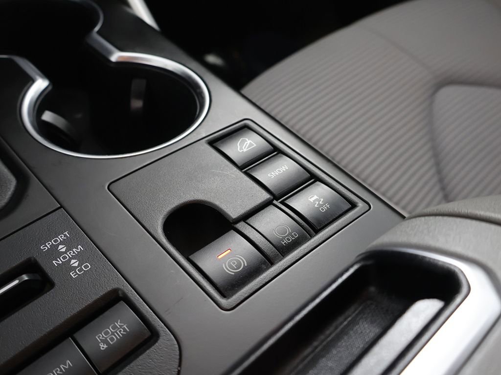 Used 2023 Toyota Highlander L AWD/4WD image 44