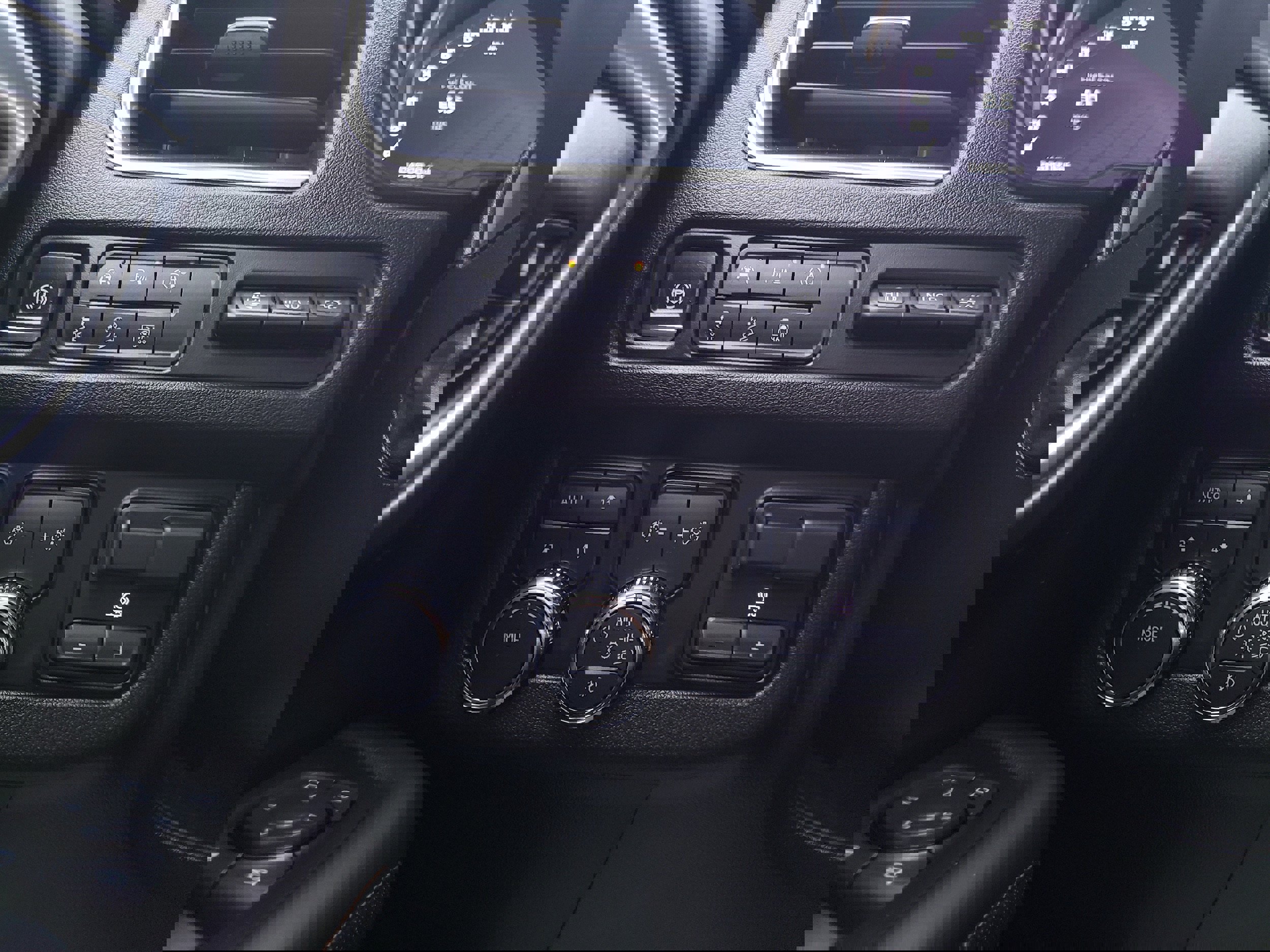 Used 2024 GMC Yukon AT4 w/ Technology Package image 34