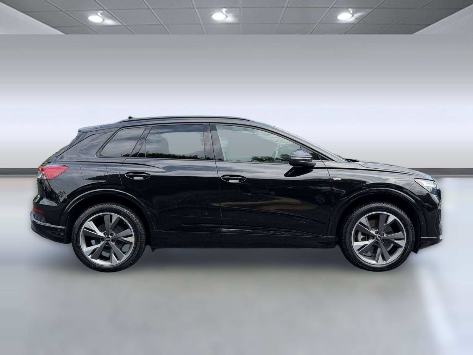 Used 2023 Audi Q4 e-tron Premium Plus w/ Premium Plus AWD/4WD image 8