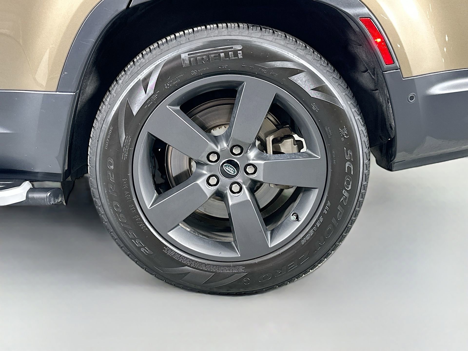 Used 2023 Land Rover Defender 130 SE image 35