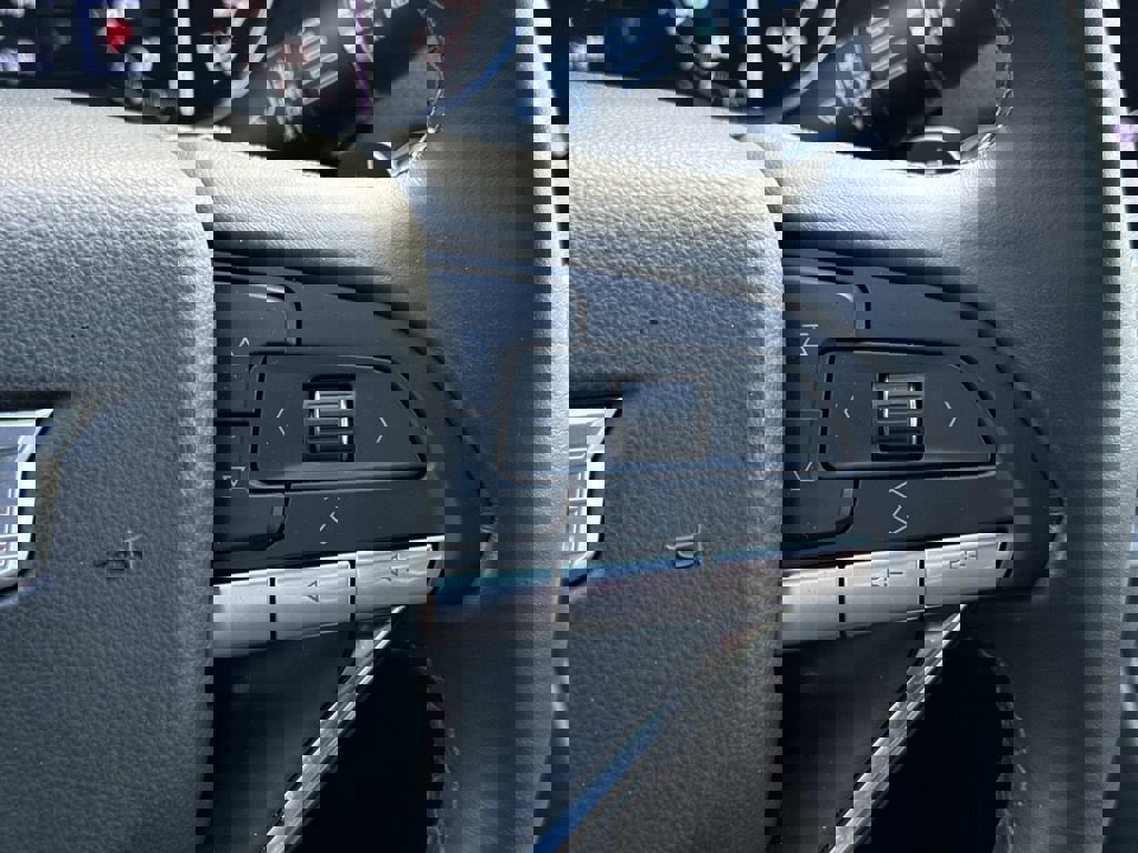 New 2025 Cadillac XT6 Luxury image 24