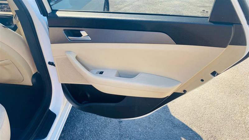 Used 2015 Hyundai Sonata SE image 14