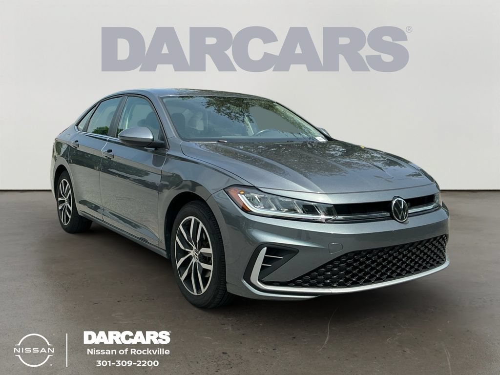 Used 2025 Volkswagen Jetta SE FWD image 1