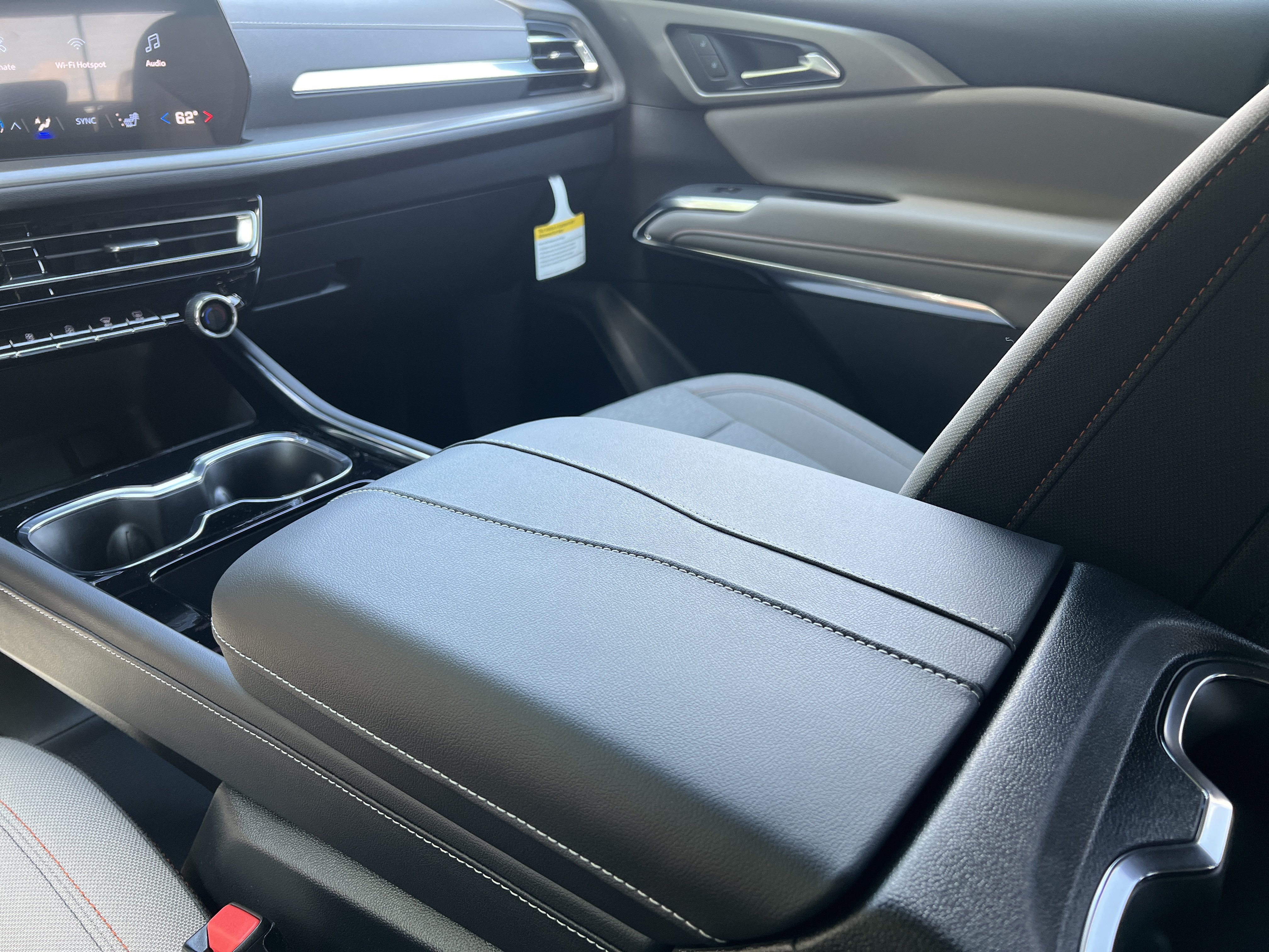 New 2027 Chevrolet Traverse LT w/ Sun and Wheel Package FWD image 60