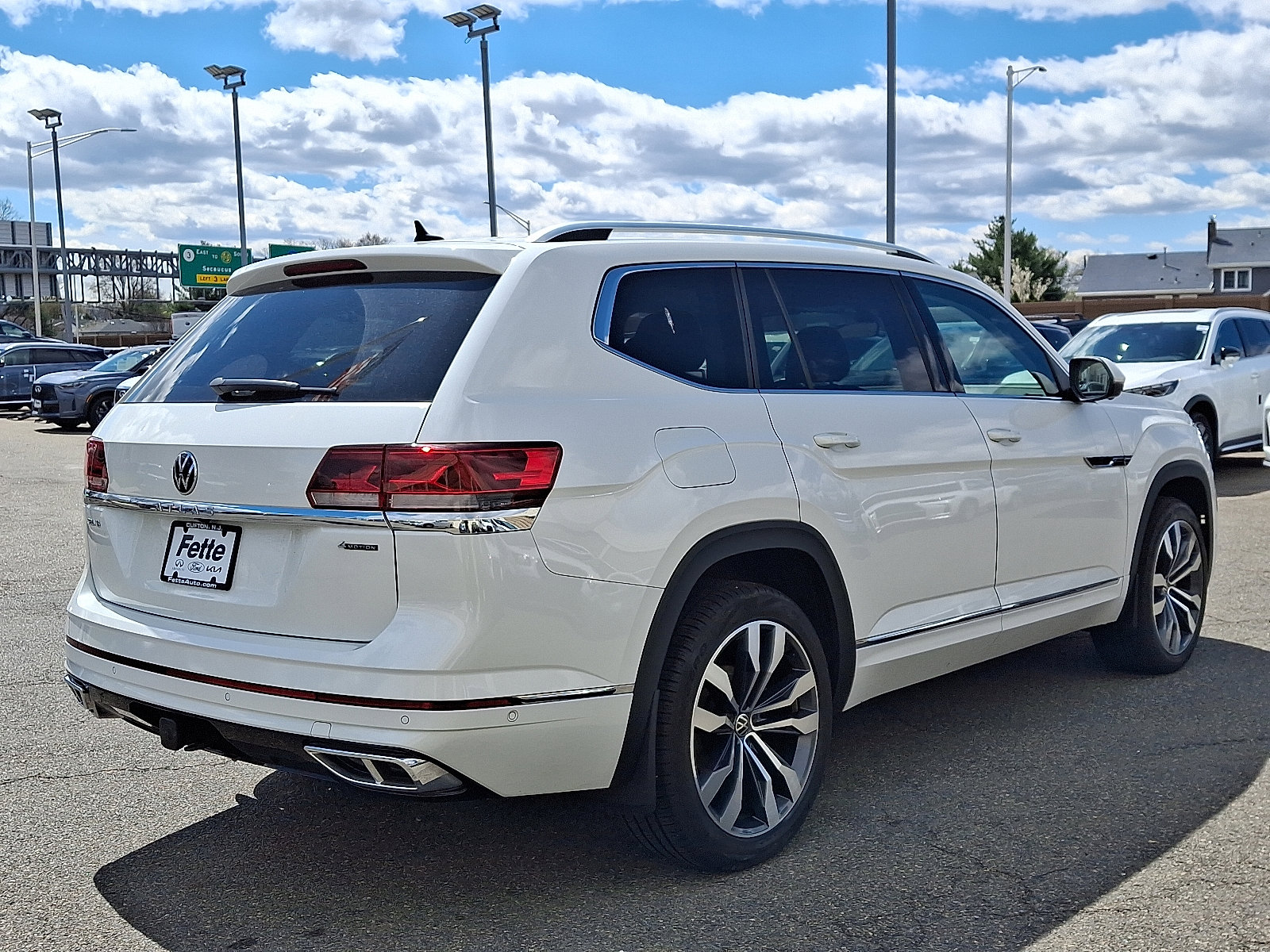 Used 2023 Volkswagen Atlas SEL Premium AWD/4WD image 4