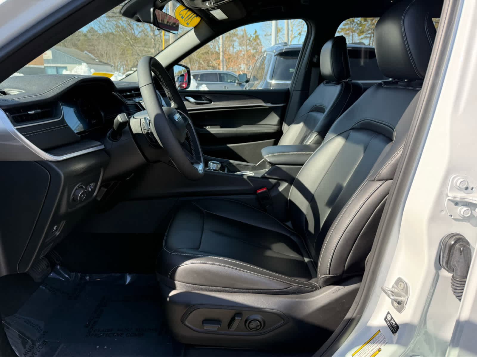 Used 2025 Jeep Grand Cherokee L Limited image 13