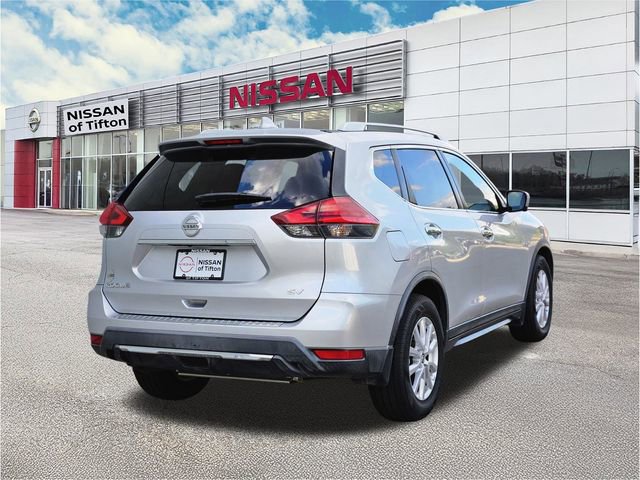 Used 2017 Nissan Rogue SV w/ SV Premium Package FWD image 4