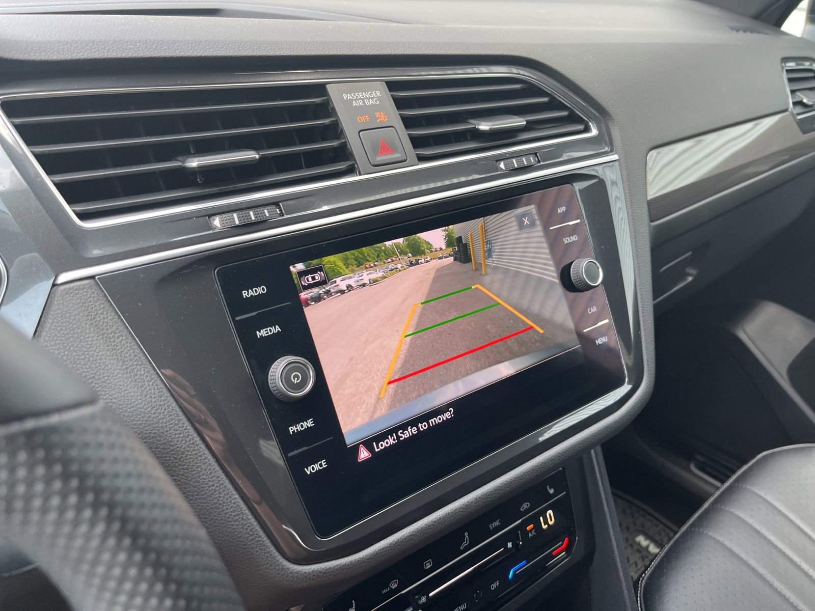 Used 2022 Volkswagen Tiguan SE R-Line FWD image 21