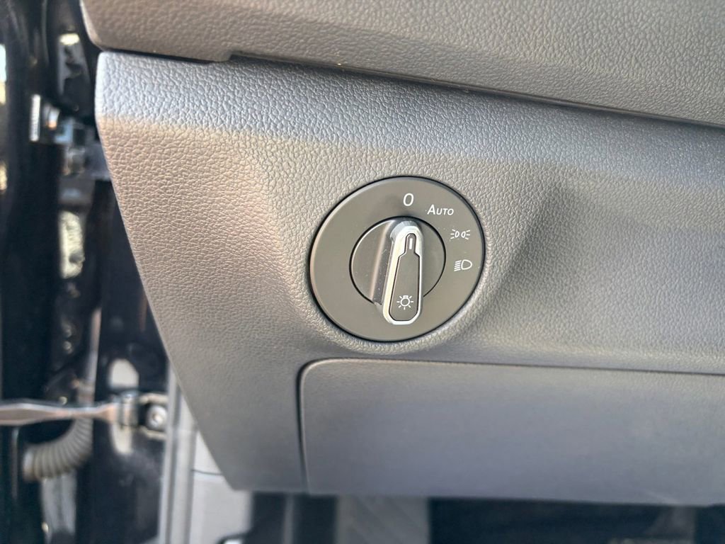 Certified 2023 Volkswagen Jetta SE FWD image 22