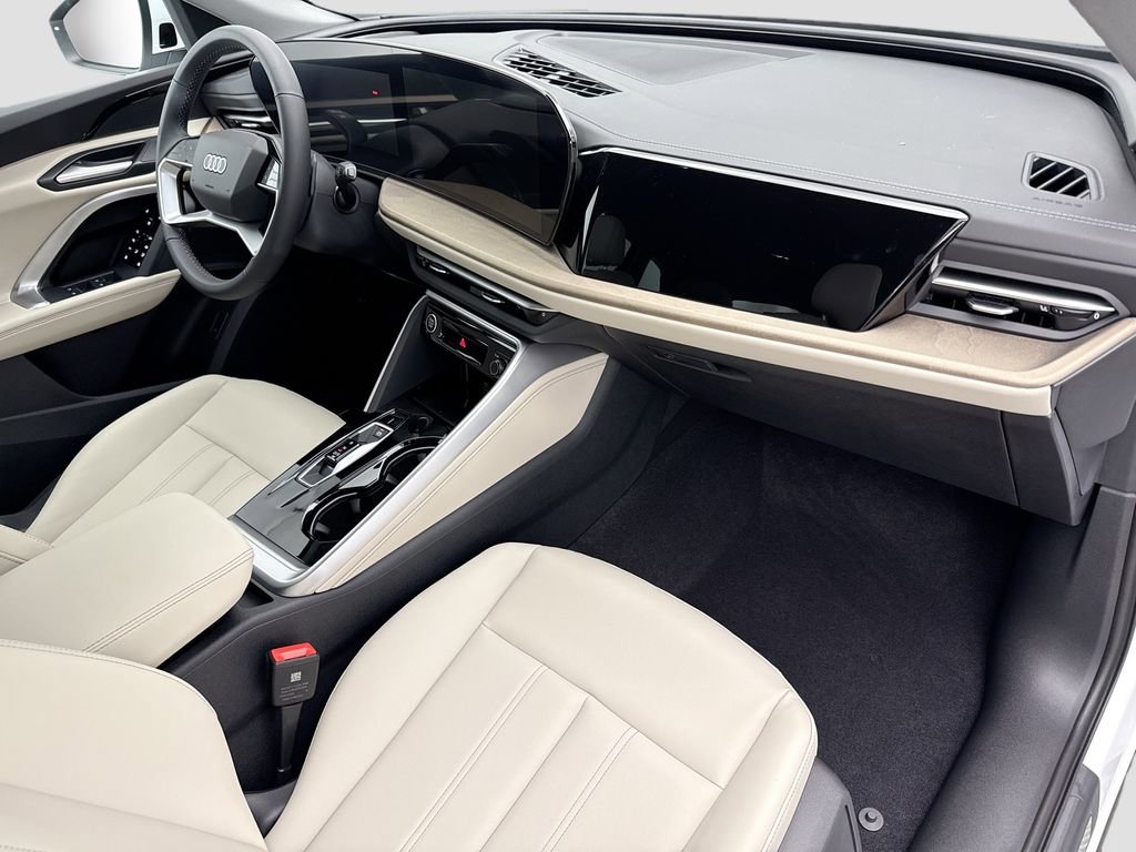 Used 2025 Audi Q5 Premium w/ Convenience Package image 17