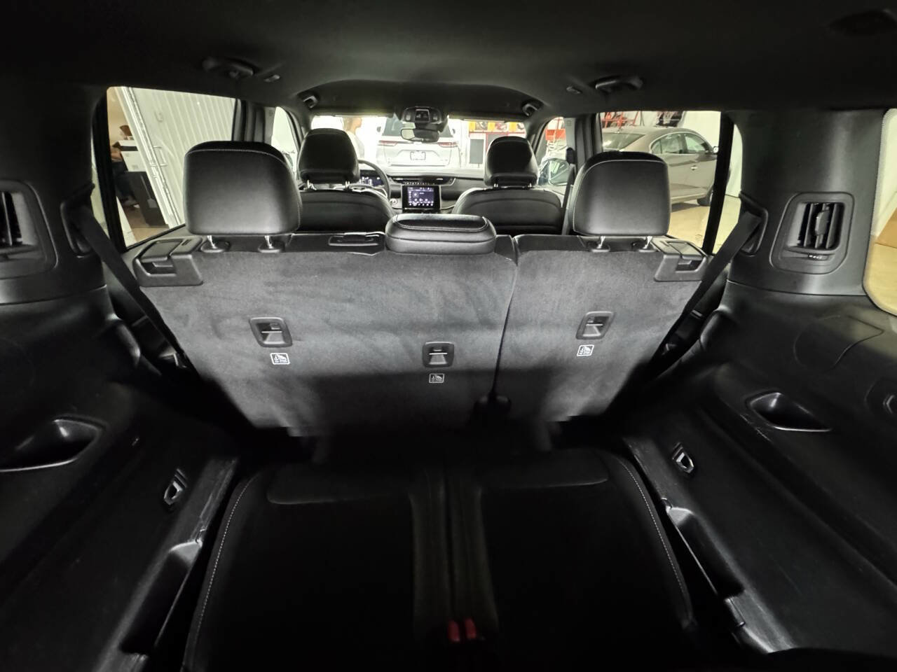 Used 2024 Jeep Grand Cherokee L Laredo image 38