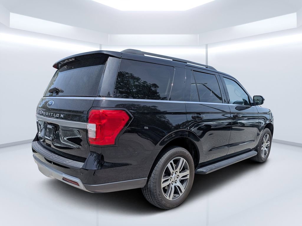 Used 2024 Ford Expedition XLT image 3