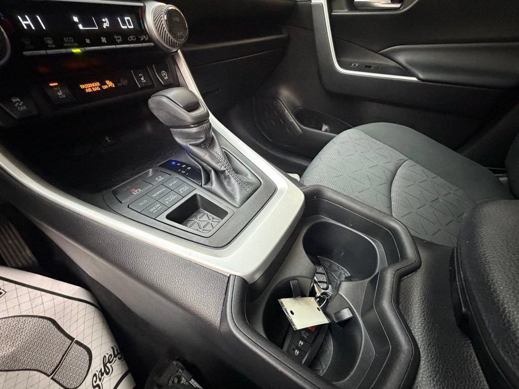 Used 2020 Toyota RAV4 XLE w/ Convenience Package AWD/4WD image 19