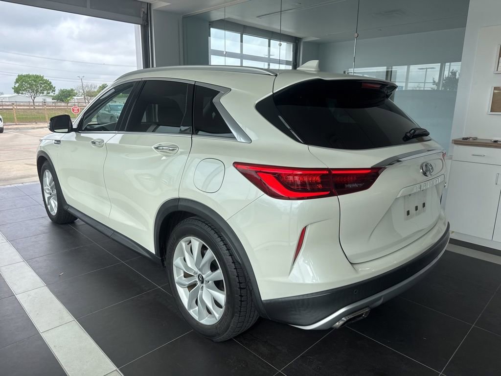 Used 2019 INFINITI QX50 Essential w/ Premium Heat Package FWD image 4