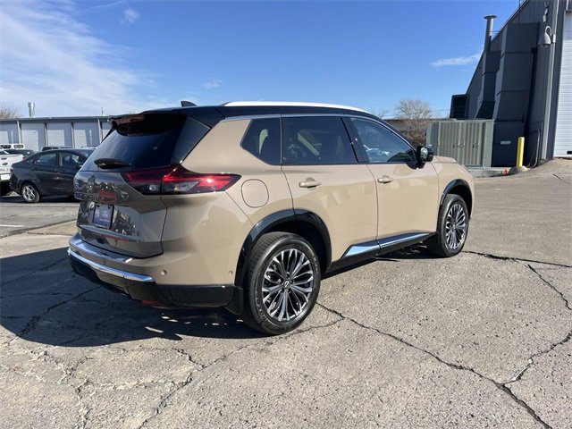 Used 2024 Nissan Rogue Platinum image 3