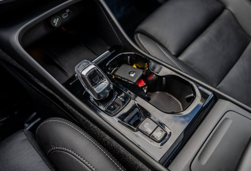 Used 2025 Volvo XC40 B5 Plus image 12