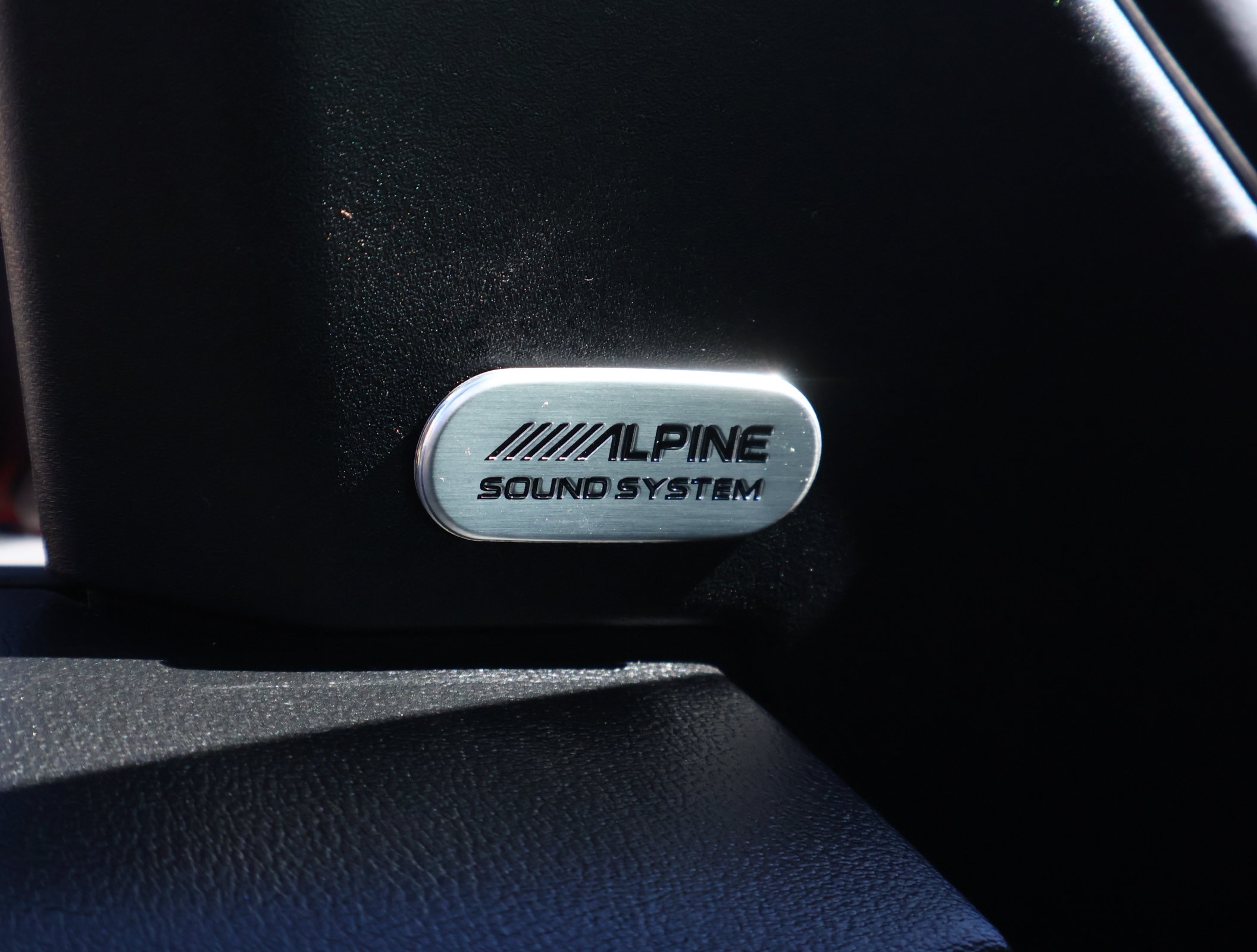 Used 2019 Dodge Charger SXT w/ Plus Group RWD image 8
